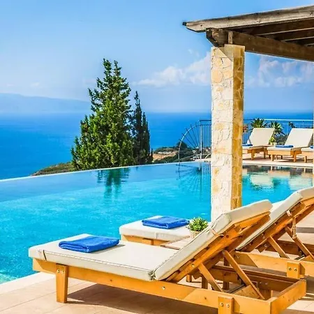 Ratzakli Sleeps 8 Pool Air Con Wifi *