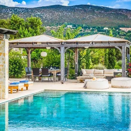 Willa Ratzakli Sleeps 8 Pool Air Con Wifi *