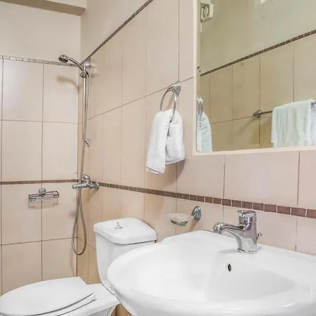 Ratzakli Sleeps 8 Pool Air Con Wifi Willa