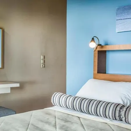 Ratzakli Sleeps 8 Pool Air Con Wifi *