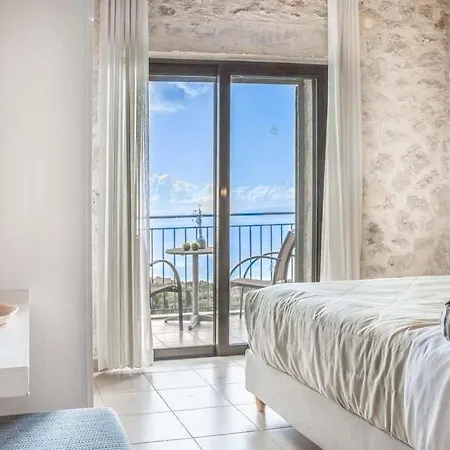Ratzakli Sleeps 8 Pool Air Con Wifi *