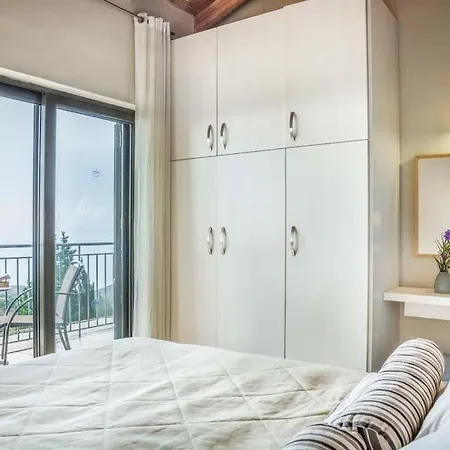 Ratzakli Sleeps 8 Pool Air Con Wifi *